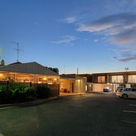 Court Street Motel Parkes Eksteriør billede