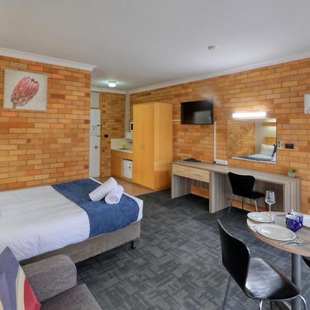 Court Street Motel Parkes Eksteriør billede