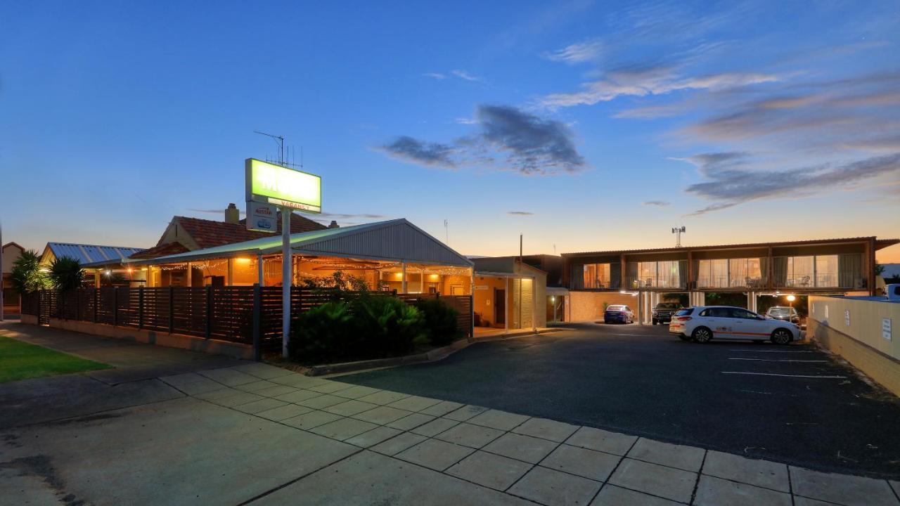 Court Street Motel Parkes Eksteriør billede