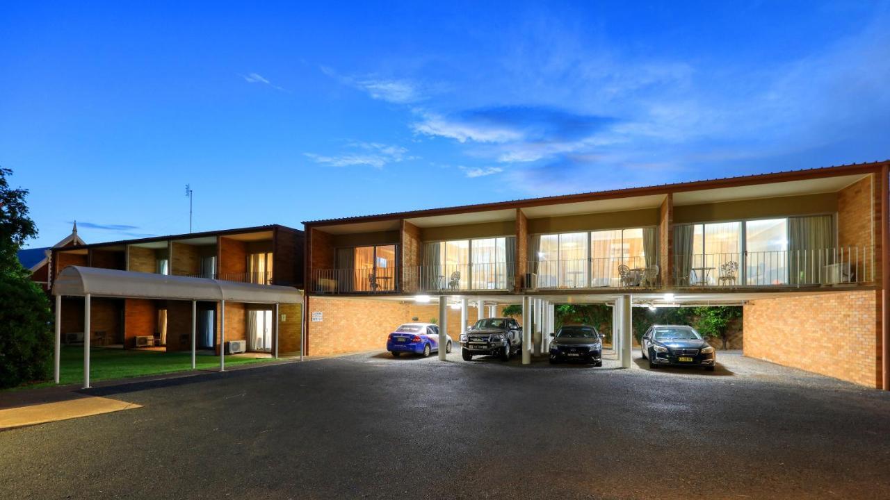 Court Street Motel Parkes Eksteriør billede